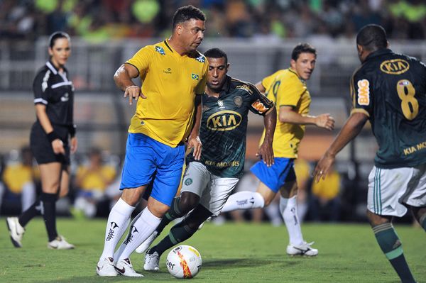 在某年度比 在某年度比